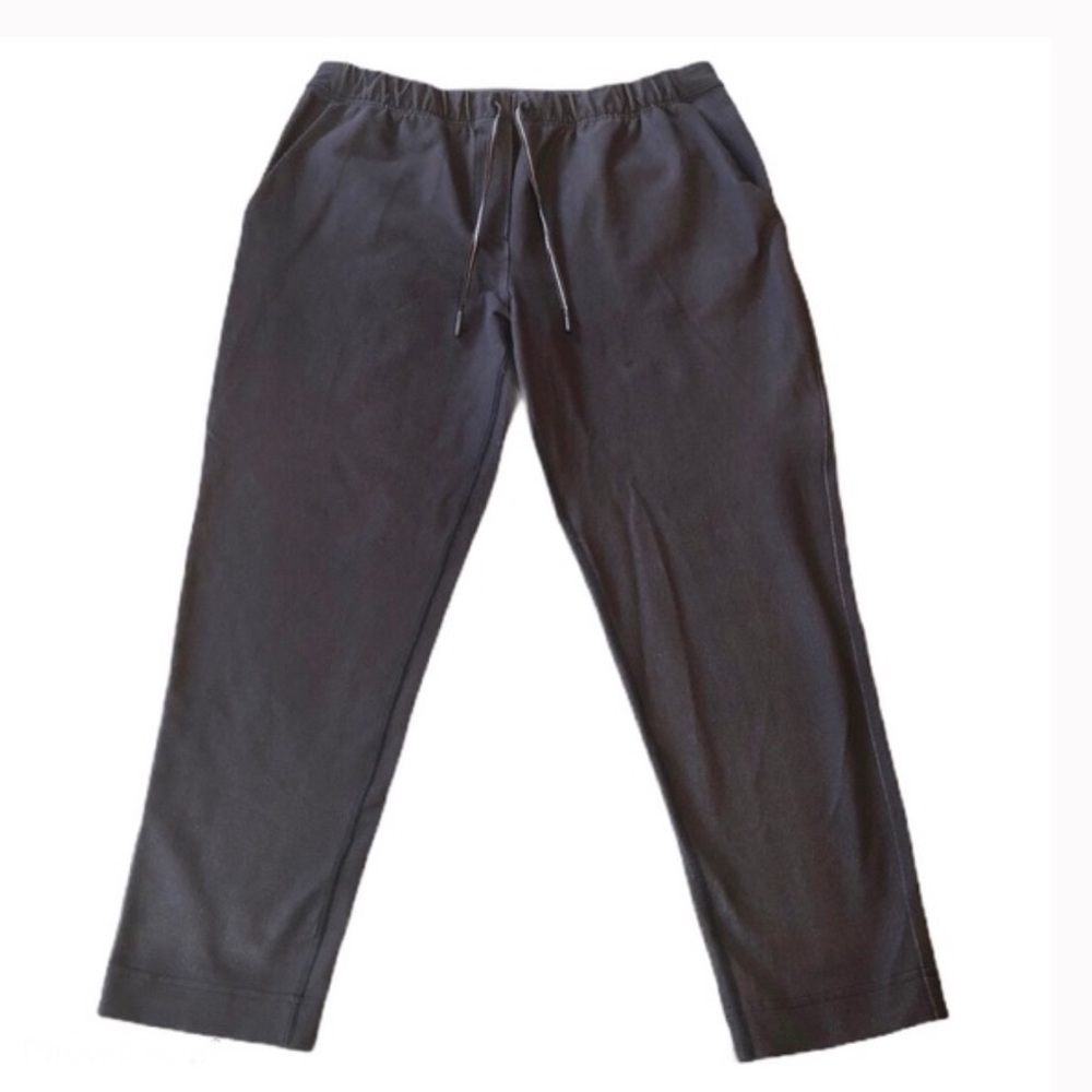 Lululemon women black jet crop yoga pant size 6